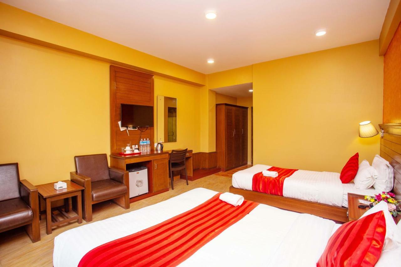 Hotel Iceland Pokhara Extérieur photo