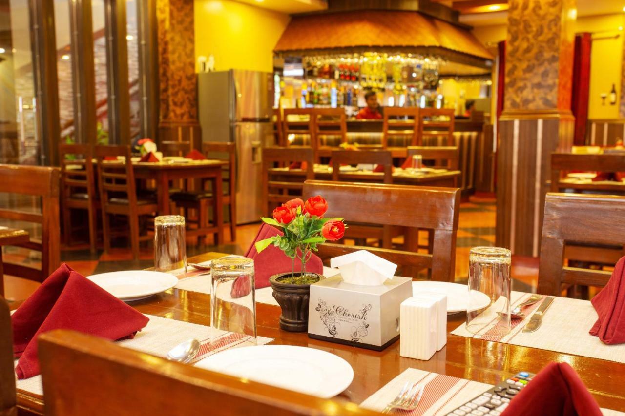 Hotel Iceland Pokhara Extérieur photo