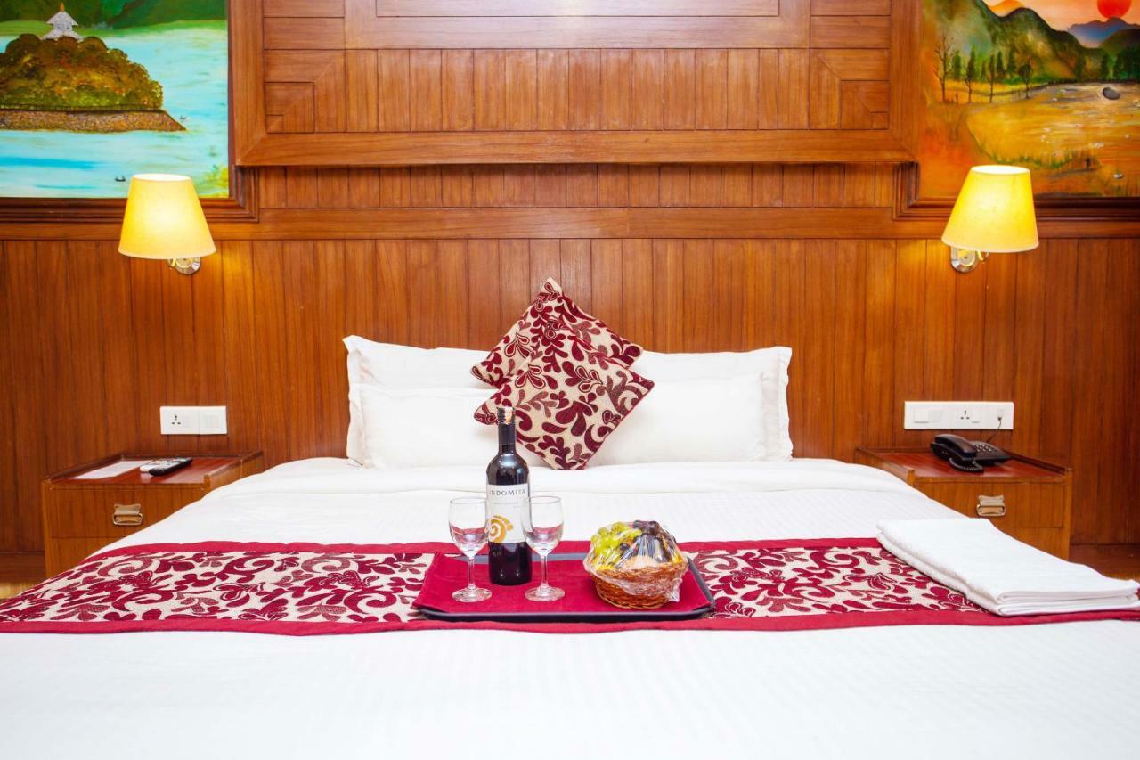Hotel Iceland Pokhara Extérieur photo