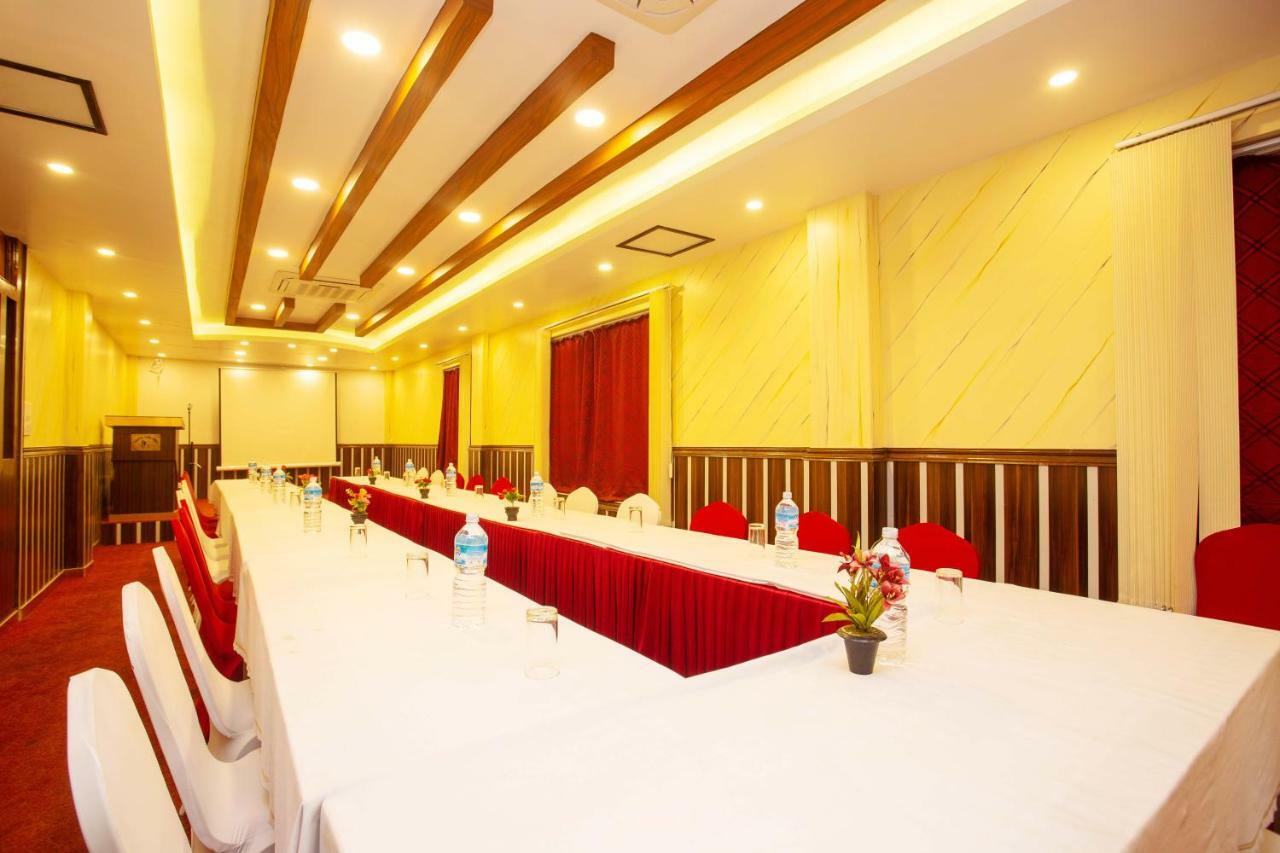 Hotel Iceland Pokhara Extérieur photo