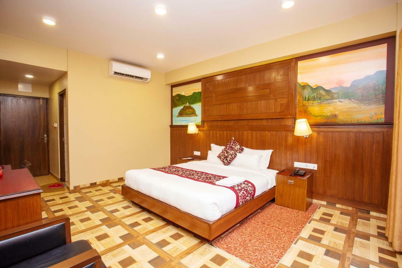Hotel Iceland Pokhara Extérieur photo