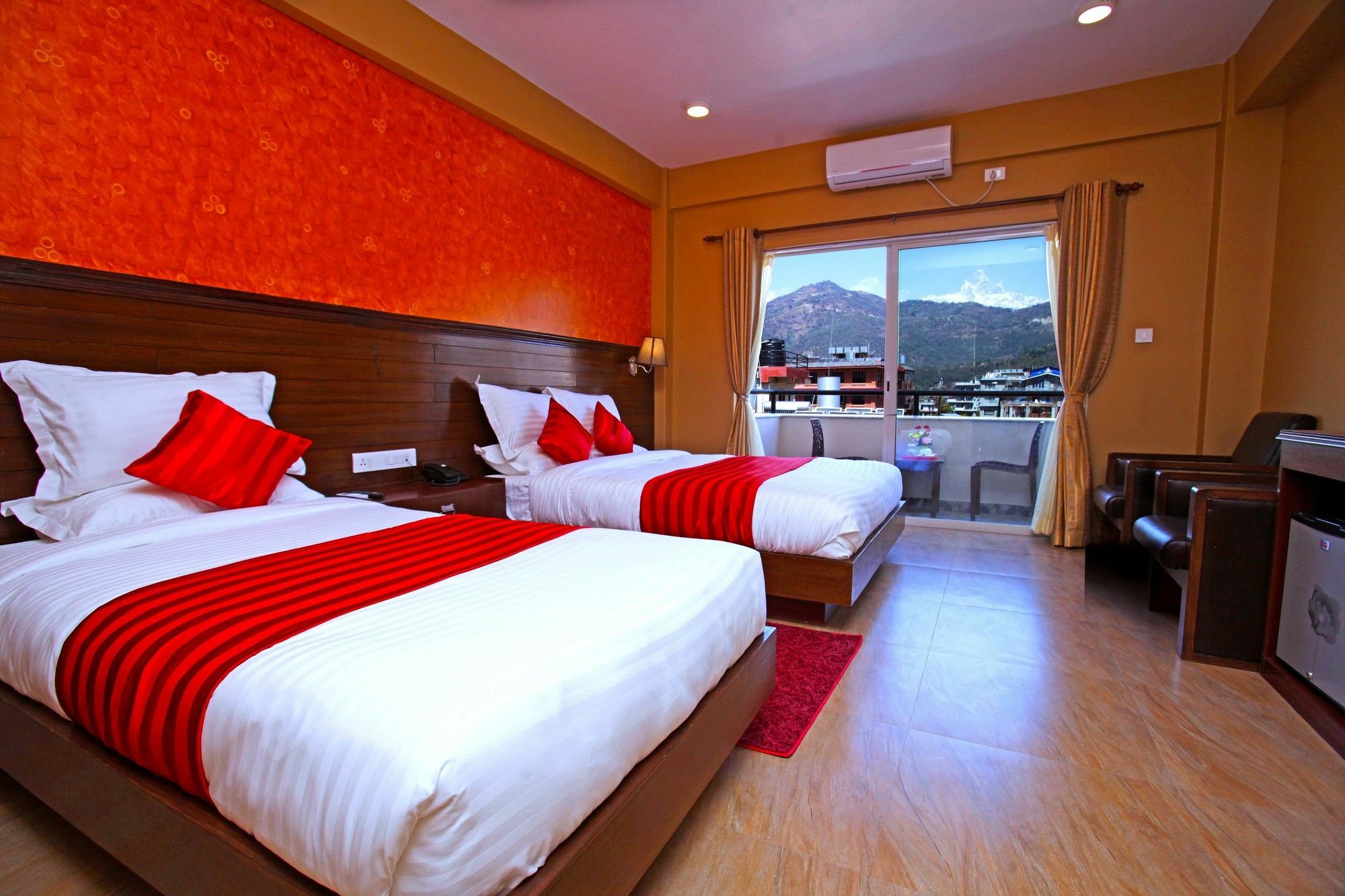 Hotel Iceland Pokhara Extérieur photo