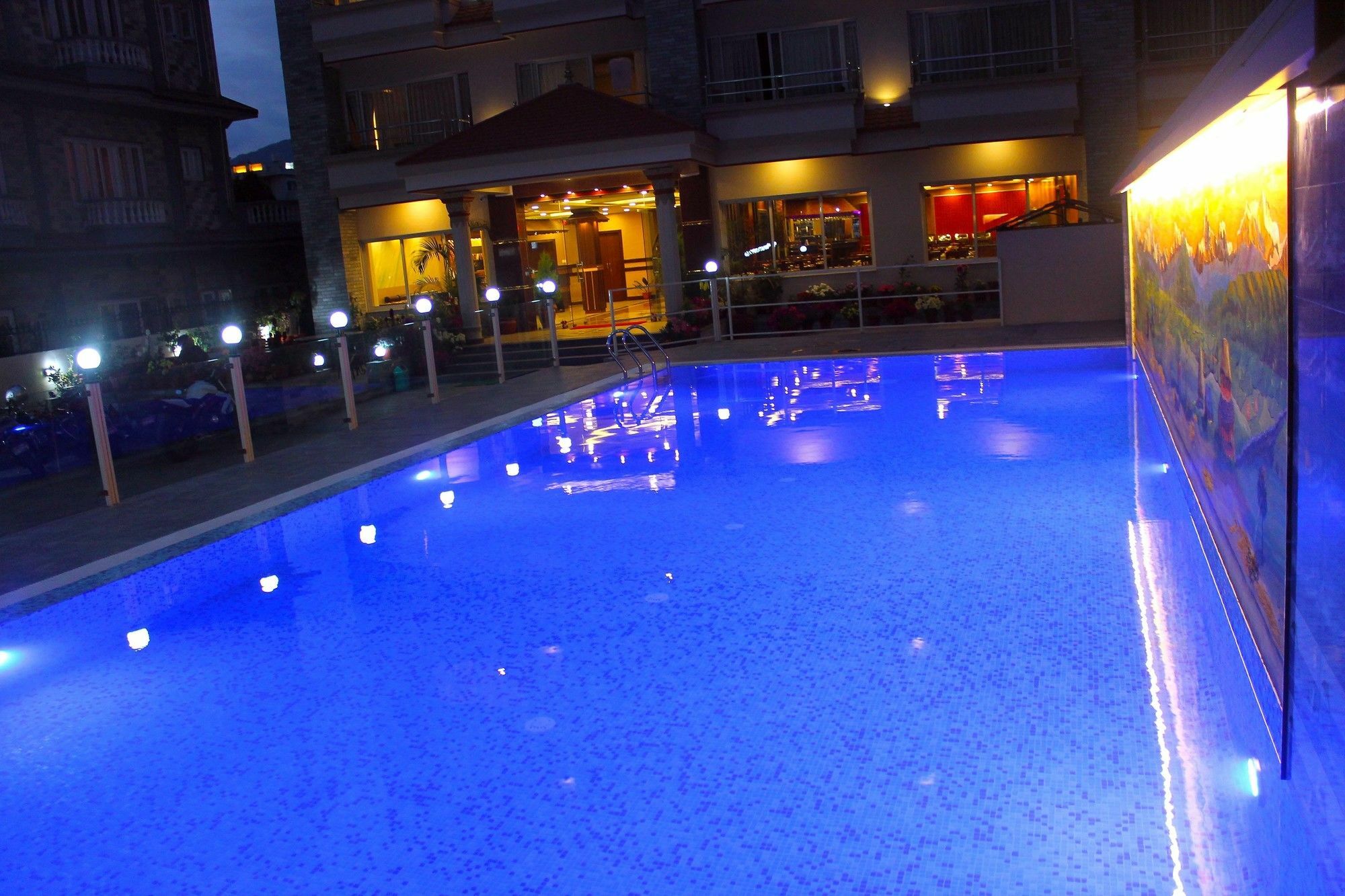 Hotel Iceland Pokhara Extérieur photo